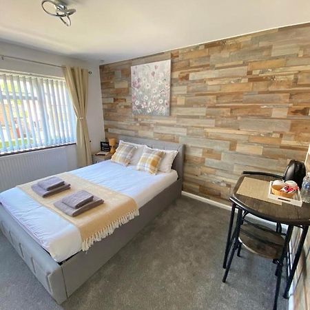 Gatwick Deluxe En-Suite Rooms Горлі Екстер'єр фото