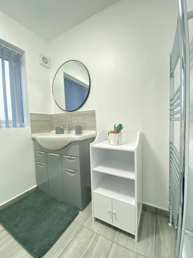 Gatwick Deluxe En-Suite Rooms Горлі Екстер'єр фото