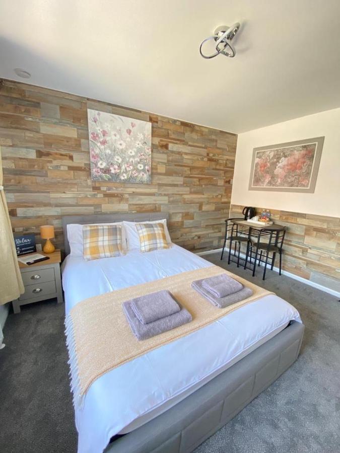 Gatwick Deluxe En-Suite Rooms Горлі Екстер'єр фото