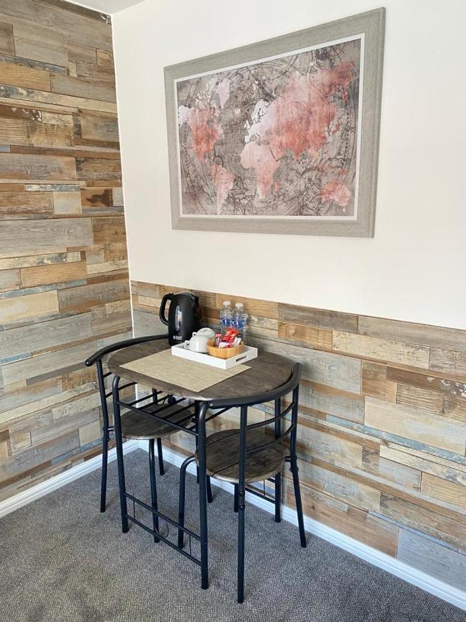 Gatwick Deluxe En-Suite Rooms Горлі Екстер'єр фото